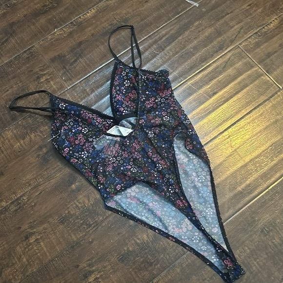 Forever 21 Y2K Vibes Floral Bodysuit Sheer lower with padded bust. Size S - Picture 2 of 3